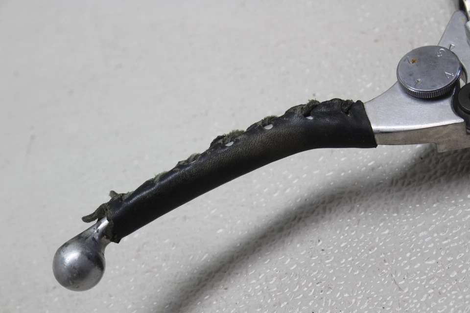 1998-2004 SUZUKI INTRUDER 1500 VL1500 FRONT BRAKE MASTER CYLINDER W/ CALIPER - Image 2 of 4