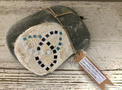 Mosaik auf Naturstein Triquetra aus gebrannter Keramik handmade Unikat