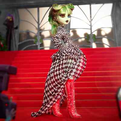 Off-White c/o Monster High Harmonie Ghoul Glamour Fashion Doll
