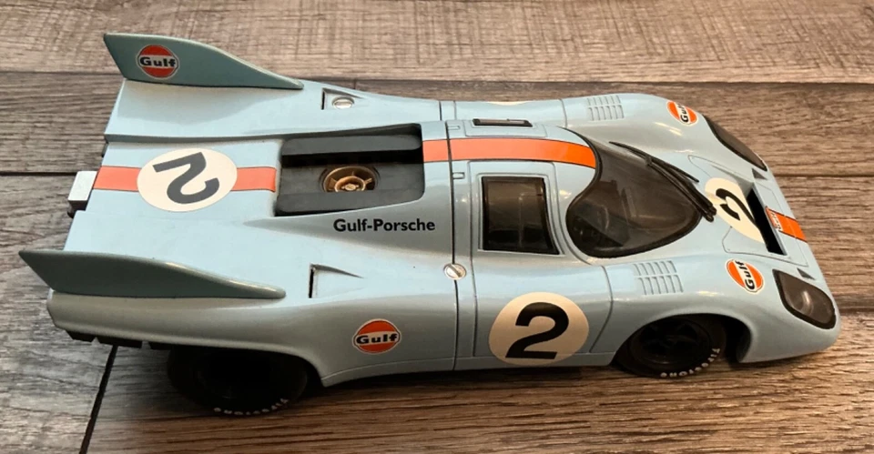 Universal Hobbies 1/18 scale Diecast DC2724B - Porsche 917 Gulf #2 - Image 3 of 4