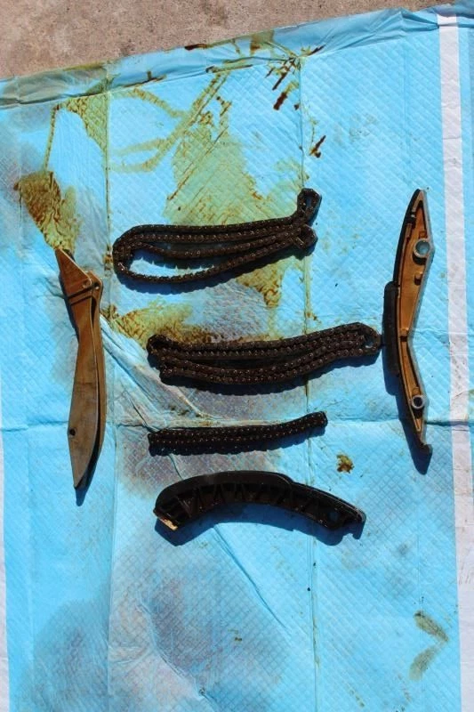 2006 2007 2008 2009 2010 BMW 550i E60 ENGINE TIMING CHAINS GUIDE BRACKETS 4.8L - Image 2 of 4