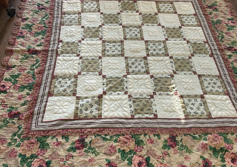 Vintage Hand Sewn Appliqué Cotton Fabric Shabby Chic Quilt 86”x85”