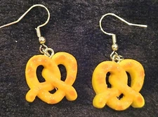 PRETZLE EARRINGS GLAZED CARAMEL SOFT BAKED GOODS PARTY SNACK BREAD ADORABLE LOOK