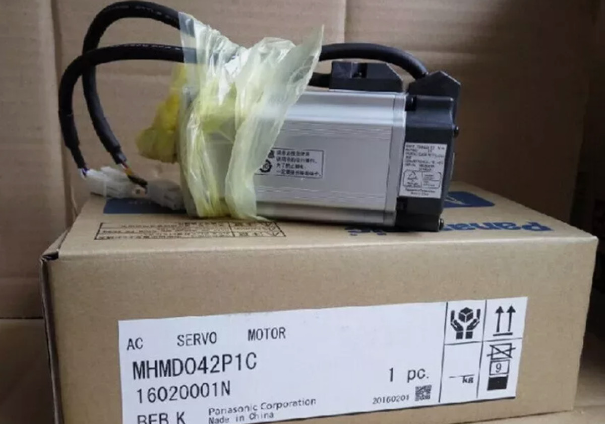 NEW Panasonic MHMD042P1C AC Servo Motor