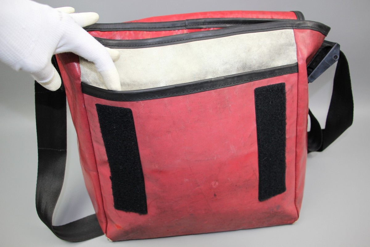FREITAG ULTRA RARE Vintag 2000s Messenger White /Red Used FREITAG ULTRA RARE Vintag 2000s Messenger White /Red Used