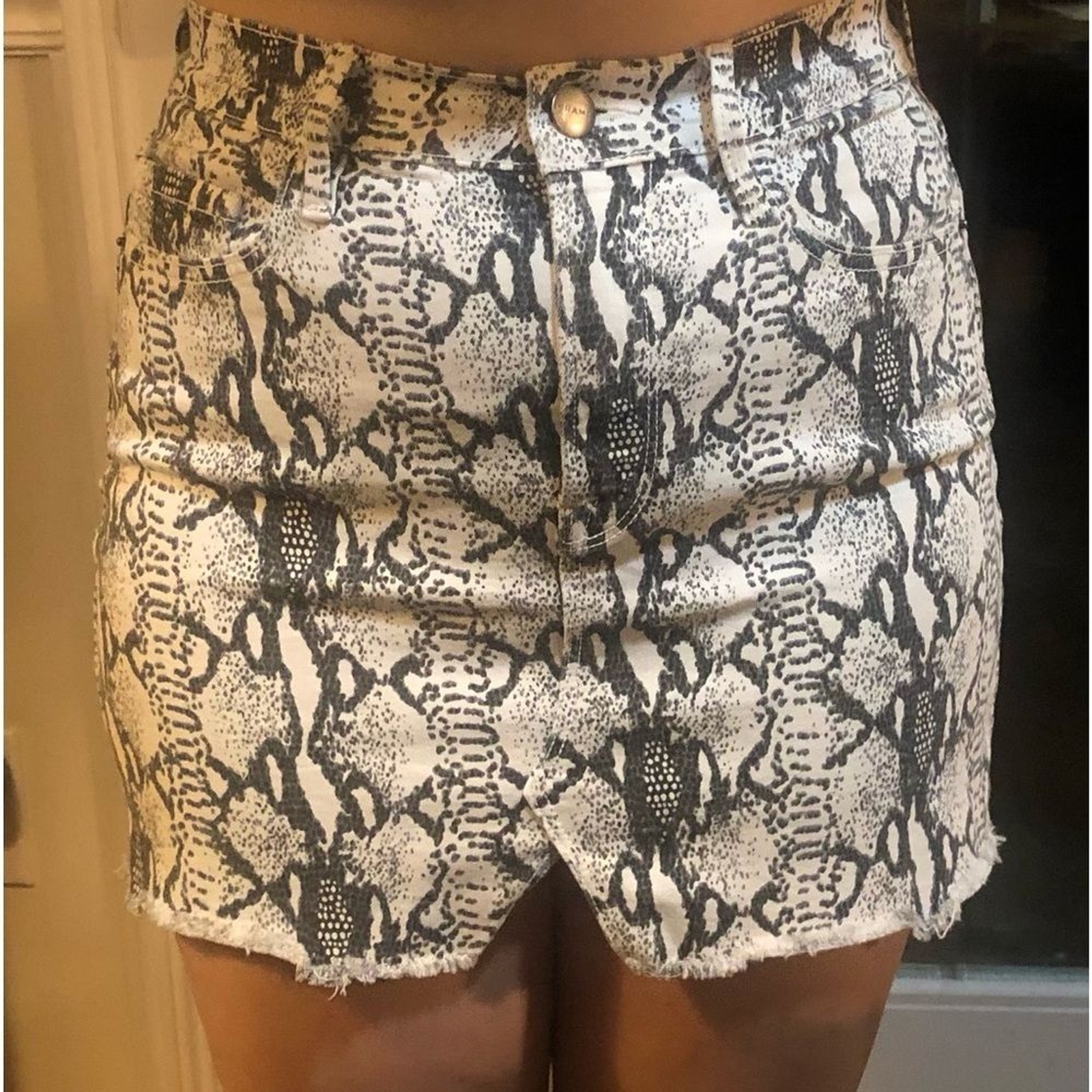 FRAME denim python print mini size 25 excellent c… - image 3