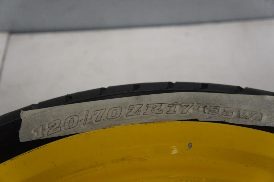 B52   E DUCATI 907 IE PASO 1992 OEM FRONT WHEEL (MOVING SIDE TO SIDE) - Изображение 3 из 4
