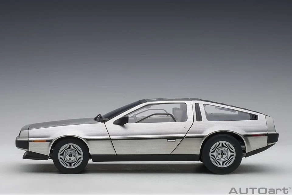 DELOREAN DMC-12 SATIN FINISH 1:18 by AUTOART 79916 COMPOSITE MATERIAL VERSION - Image 3 of 4