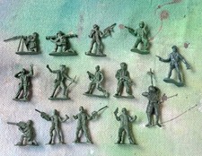 14 Vintage Unbranded Army Military Infantry Plastic Figures Excellent Condition