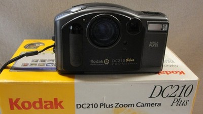 Kodak DC210 Zoom Plus Digital Camera w/ Bag, Cables, Guides, Box, 8MB SD, Tested