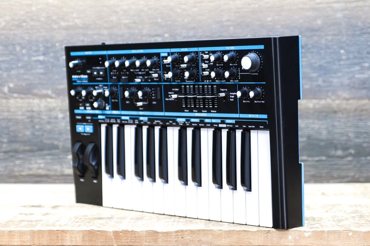 Novation Bass Station II Paraphonic Analogue Synthesizer 25-Note