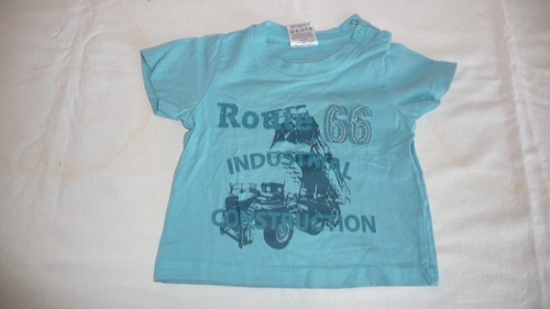 Türkises TShirt mit Audruck + Knöpfen in Größe 62/68 für Jungen von Impidimpi