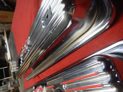 PR 87-99 GM Performance Proform 141-107 Center Bolt SB Chevy Chrome Valve Covers - Picture 6 of 11