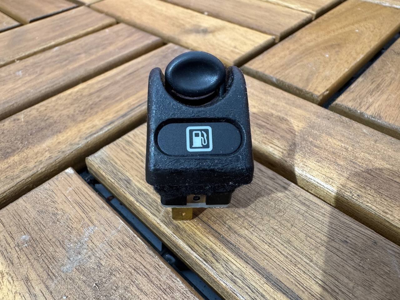 Ferrari 360, 430 Fuel Filler Door Release Switch - 180731