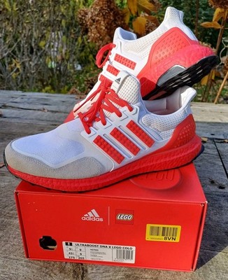 ADIDAS Ultra Boost DNA X LEGO Colo Weiß Rot Turnschuhe Gr. 9 1/2 / 43 Schuhe OVP