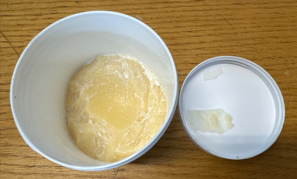 C16 Biosciences Hydrogenated 63°C Melt Point Paraffin Wax Palm Wax Synthetic Wax - Image 2 of 4