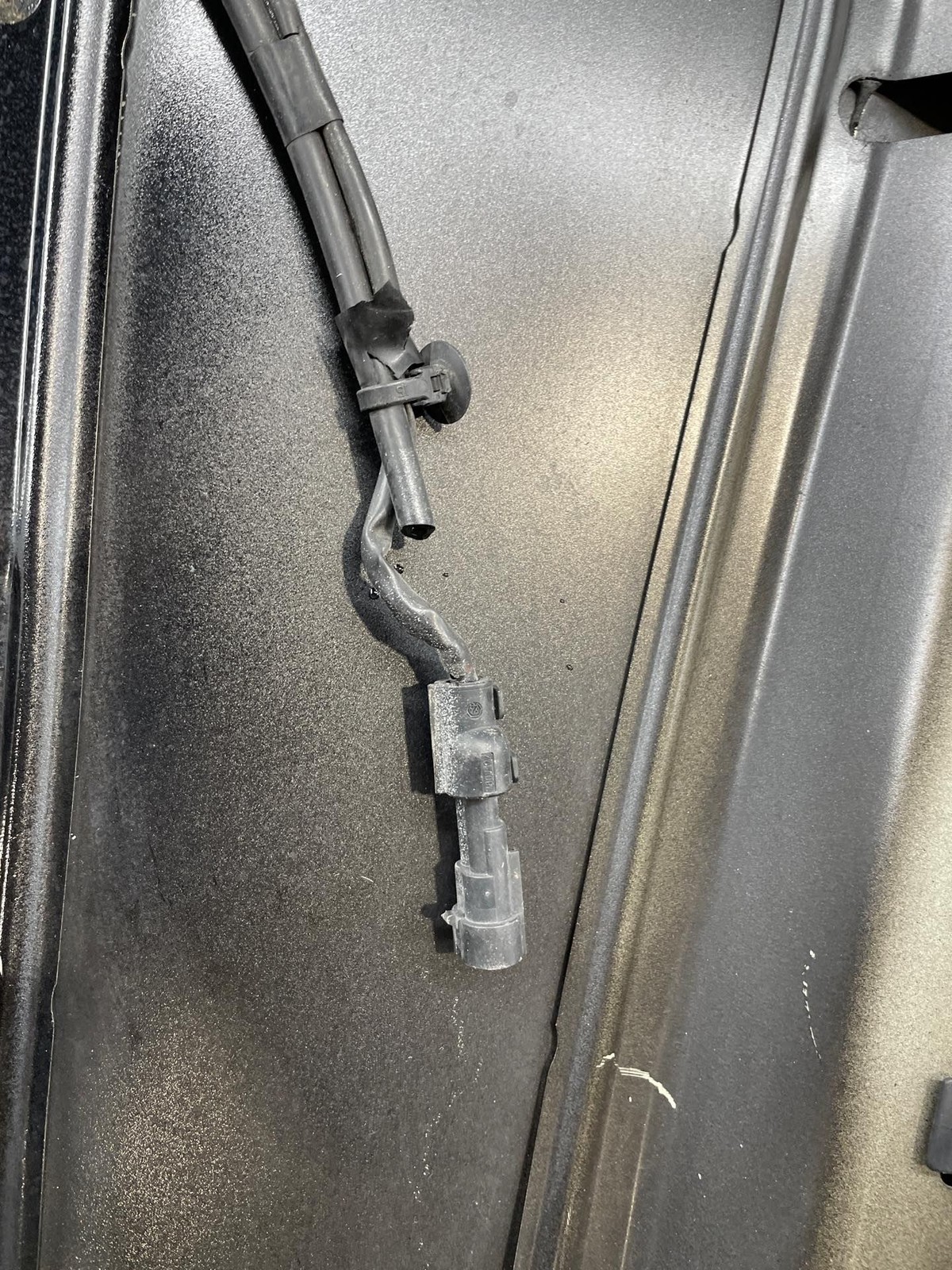 2014 Maserati Quattroporte S Hood Dirt From Repaint & Has Crease Under Side