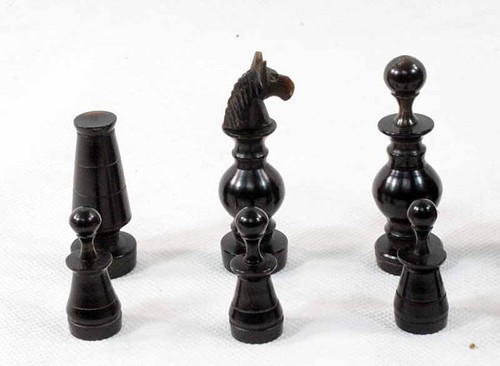 Jeu d'échecs en corne et os de buffles vers 1970 / chess set c. 1970 - Picture 8 of 11