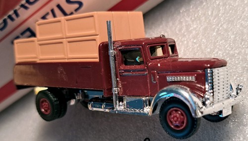 HO - IMEX Golden Series Open Delivery Truck with Crates