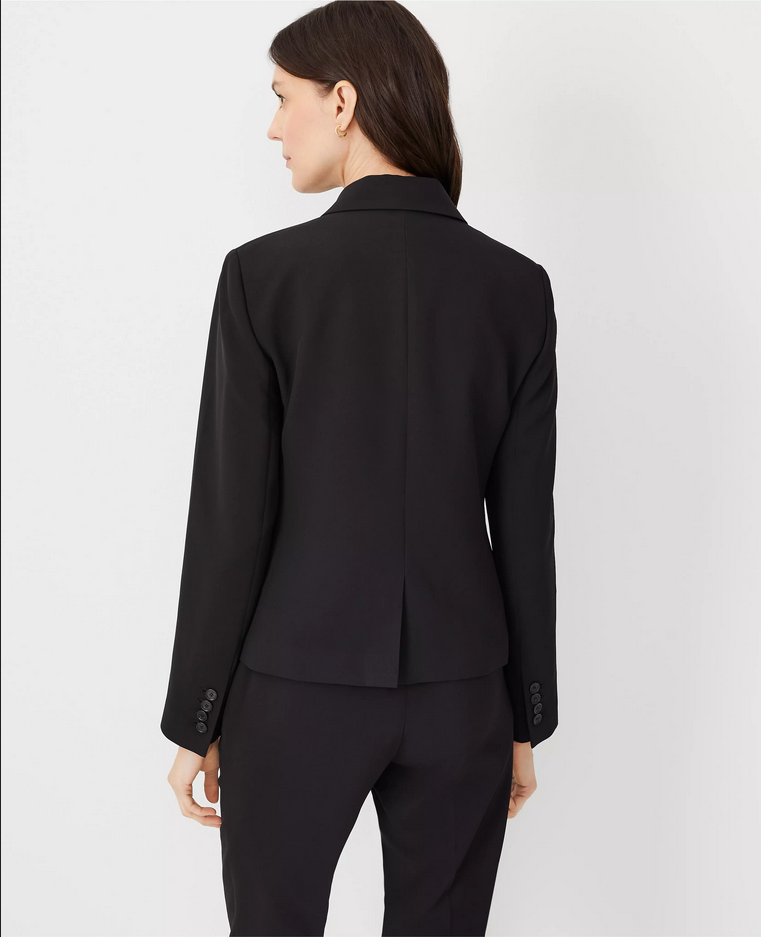 NEW ANN TAYLOR $189 BLACK FLUID CREPE SHORTER ONE BUTTON