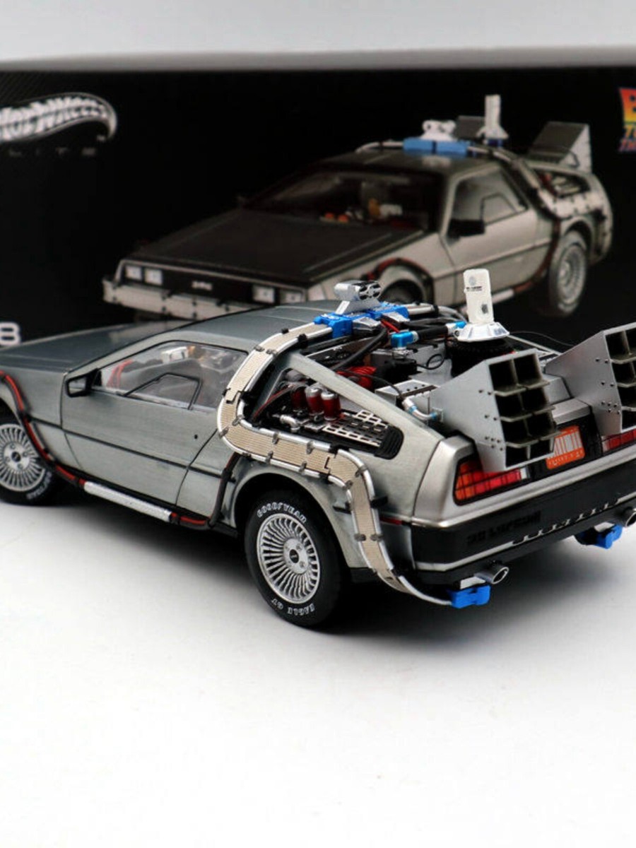 Hot Wheel 1/18 DeLorean DMC-12 Diecast Model Car Back to the