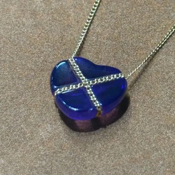 Tiffany & Co. Cadena Amatista Cruz Corazón Collar Colgante Oro Amarillo 18K Usado Foto 4 de 4