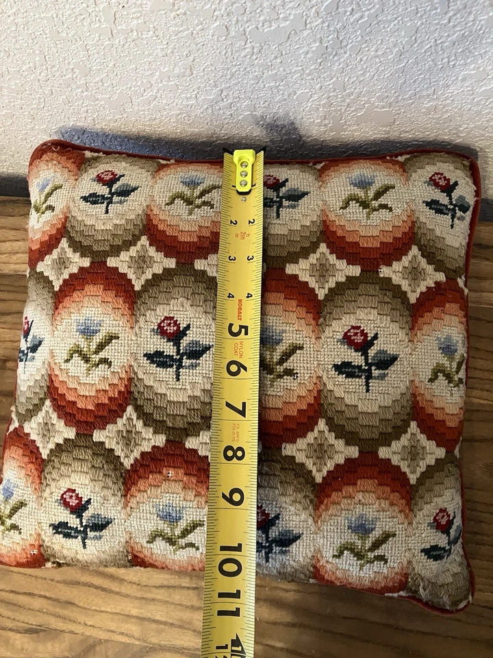 FLAW Needs Repairs See Pics. Completed Tulip & Rose Bargello Cover With Pillow - Image 3 of 4
