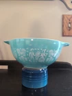 Pyrex Amish Butterprint #442 1-1/2 Qt. Princess Bowl Average Condition