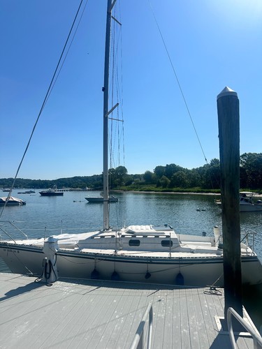 1988 Hunter 28' Sailboat - Inboard Diesel - New York - Est-Value $3K