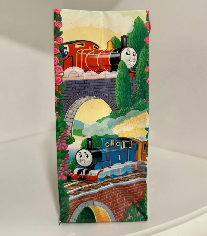 Bolsa de regalo de cumpleaños Thomas The Tank Engine Hallmark 1994 vintage, tamaño pequeño 8”x4”x6” Foto 2 de 4