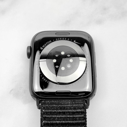 Apple Watch Series 6 Nike Space Gray Aluminium GPS 44mm z czarną nylonową pętlą - Zdjęcie 8 z 8
