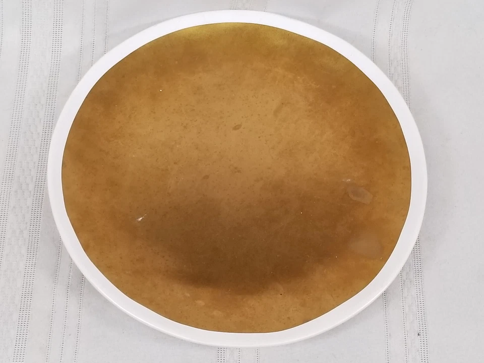 2 platos de ensalada Nicole Miller metálicos dorados y blancos Foto 2 de 4