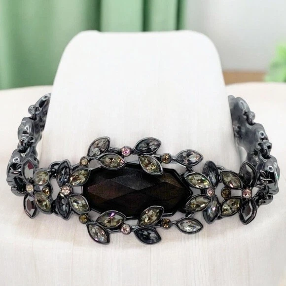 Pulsera de hematita y madera oscura Givenchy. Venta al por menor $150 Foto 4 de 4