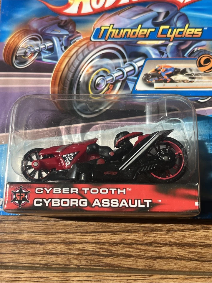 Hotwheels Thunder Cycles Cybertooth Cyborg Assault 2004 variante roja Foto 2 de 4