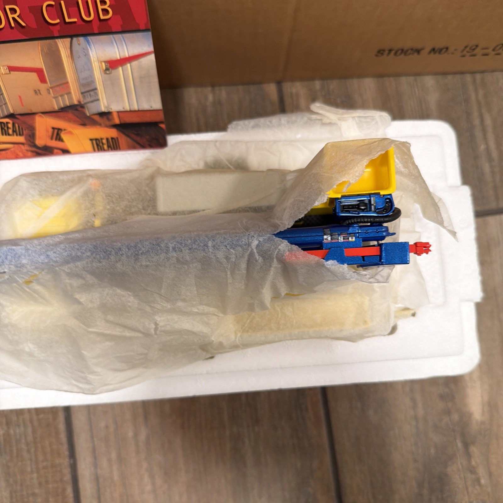 FIRST GEAR  19-0031 INTERNATIONAL 4400 HIGH PREFORMANCE BUCKET TRUCK 1/34 NIB