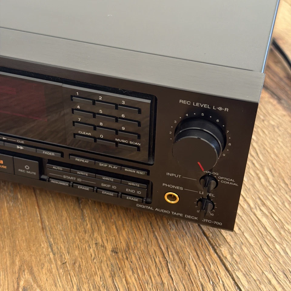 SONY DTC-700 DAT , serviced, new encoder, New Capacitors On Rf,BOX, Remote Mint - Image 4 of 4