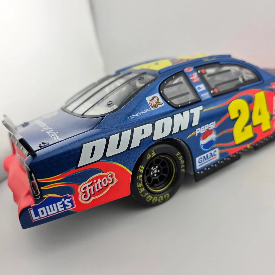 Action Jeff Gordon 24 DuPont 1:18 Diecast Car 2002 Monte Carlo usado Foto 3 de 4