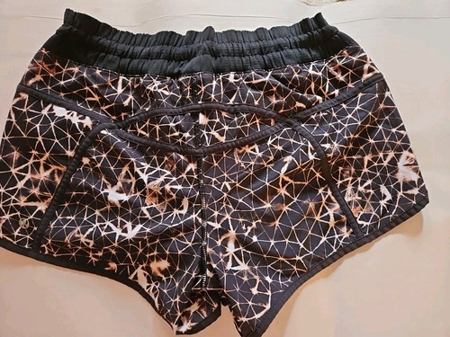 Lululemon Tracker Short III 4-way Stretch Star Crushed Multi / Black Size 6 EUC  - Picture 3 of 7