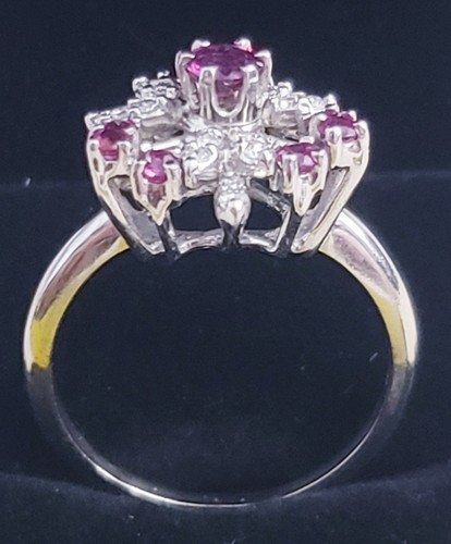 Anello cocktail vintage in oro bianco 14 kt con rubini e diamanti - Foto 2 di 11