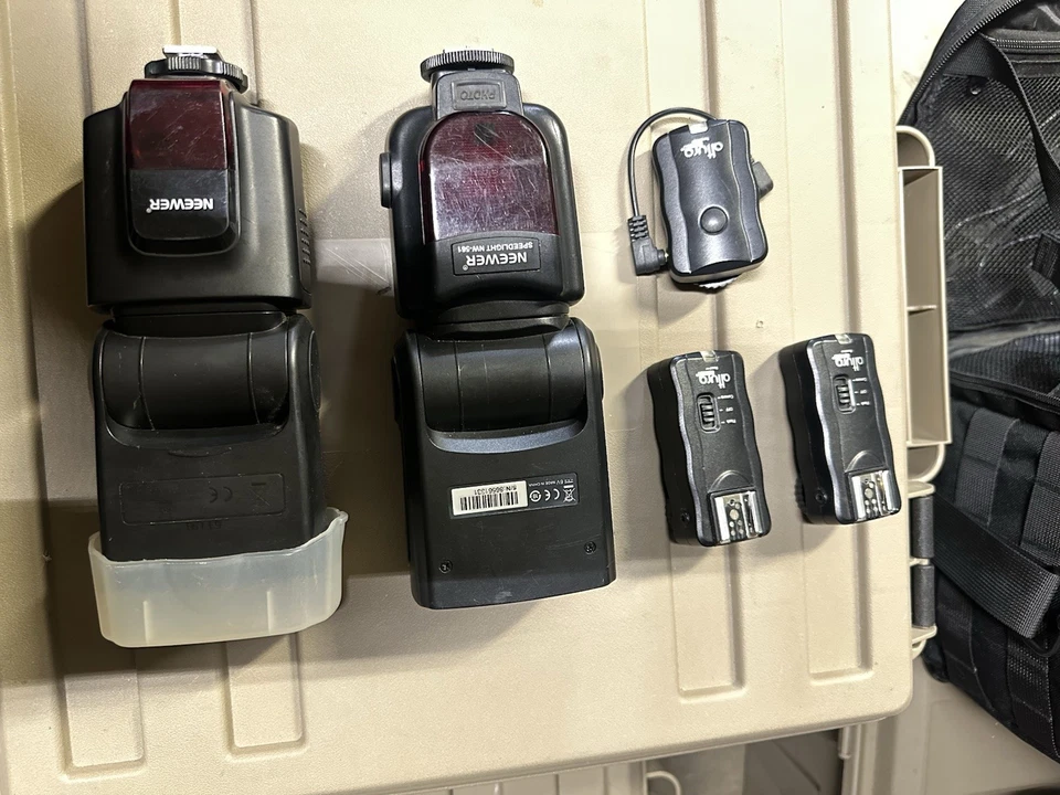 Photography Flash Set With Wireless Trigger And Receivers - Image 2 of 2