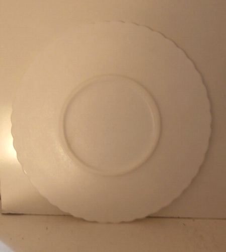 7 Vintage Imperial Glass Vintage Grape Milk Glass 10" Salad Dinner Plates White - Picture 3 of 3