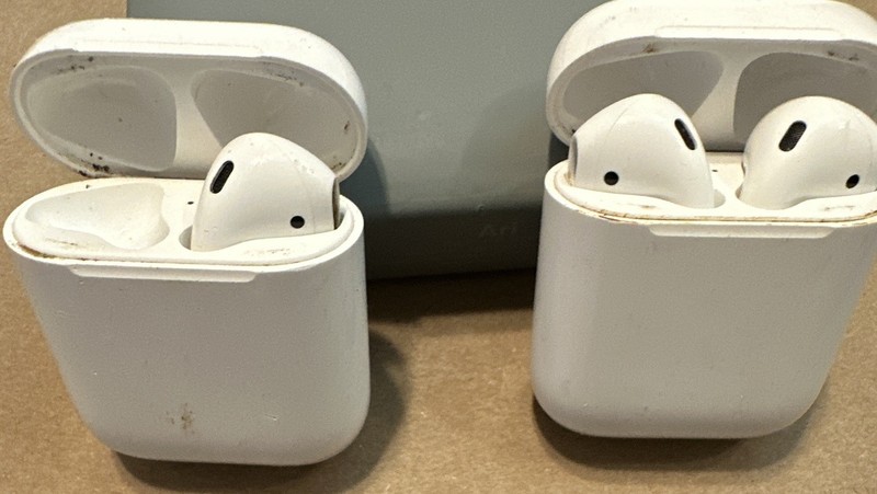 Apple AirPods Wireless Bluetooth In-Ear Earbuds w/ Charging Case, White