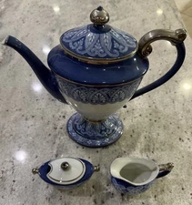 bombay china teapot creamer and sugar set white & blue porcelaingood condition