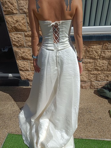 Ladies Raylia Wedding dress size 12, sleeveless,corset back, long train, beaded - Picture 2 of 15