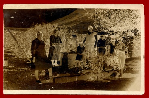 #33380 Greece 1930s. Women & children. Negative photo PC size RPPC - Picture 2 of 8