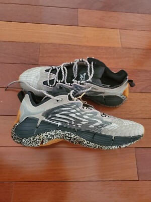 NEW Reebok Zig Kinetica II Gray Black Women Size 11