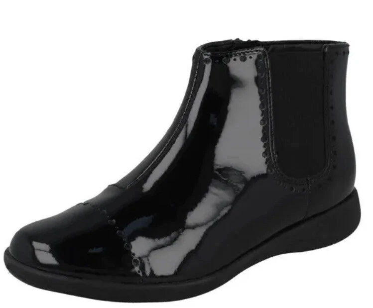 Clarks form chelsea boots 2025