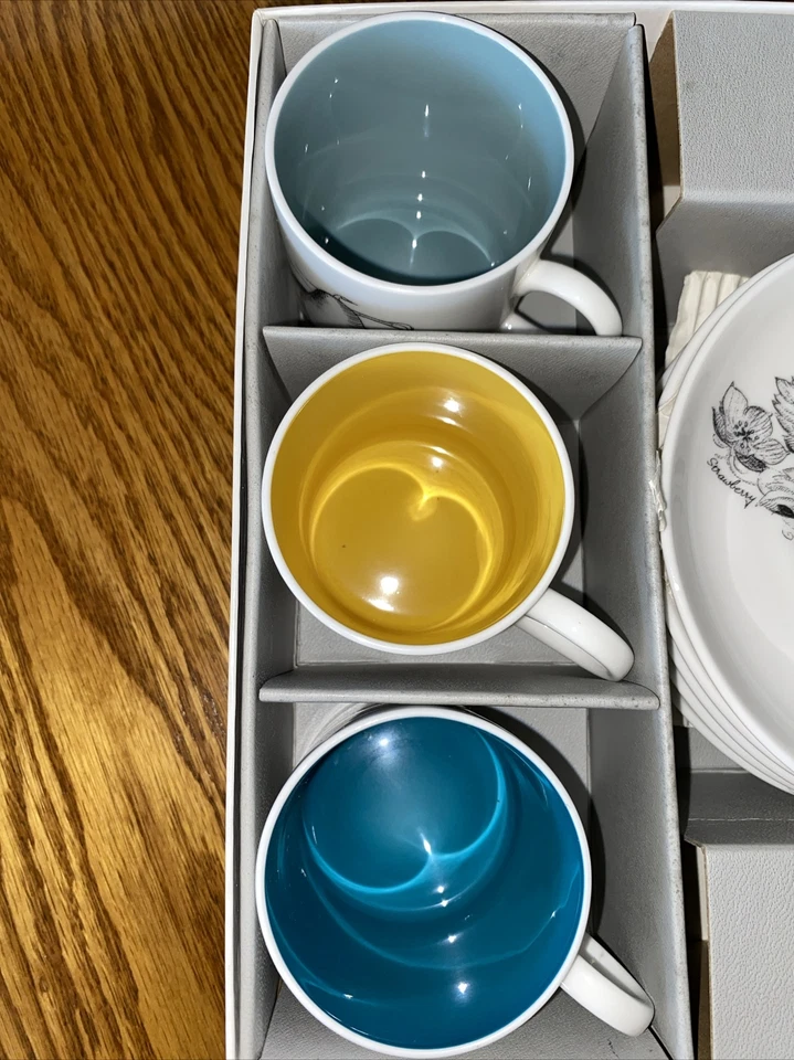 Wedgwood Susie Cooper Bone China 6 Cup & Saucer Set in Box Black Fruit NOS NIB - Image 3 of 4