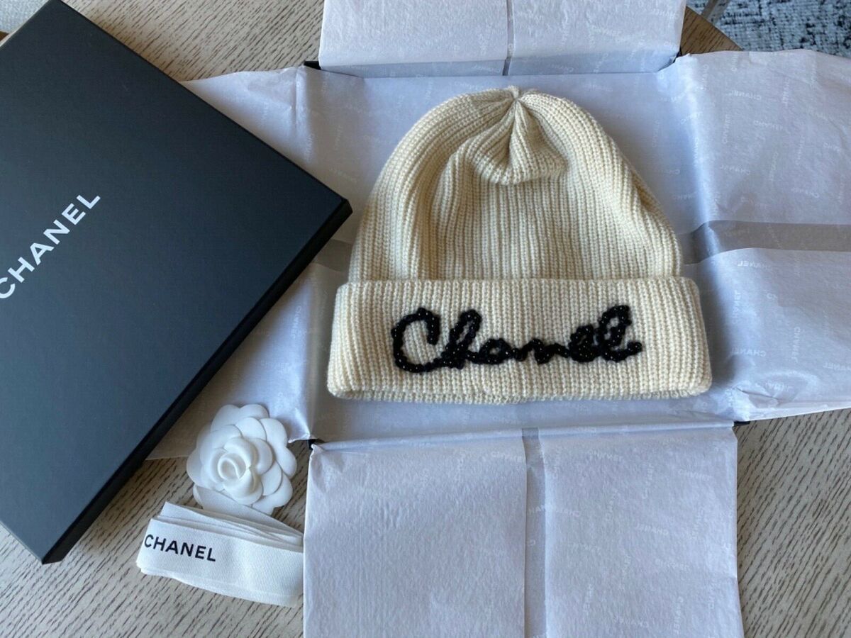 BNIB 100%AUTH Chanel 21A Ivory 100%Cashmere Beanie Hat BNIB 100%AUTH Chanel 21A Ivory 100%Cashmere Beanie Hat