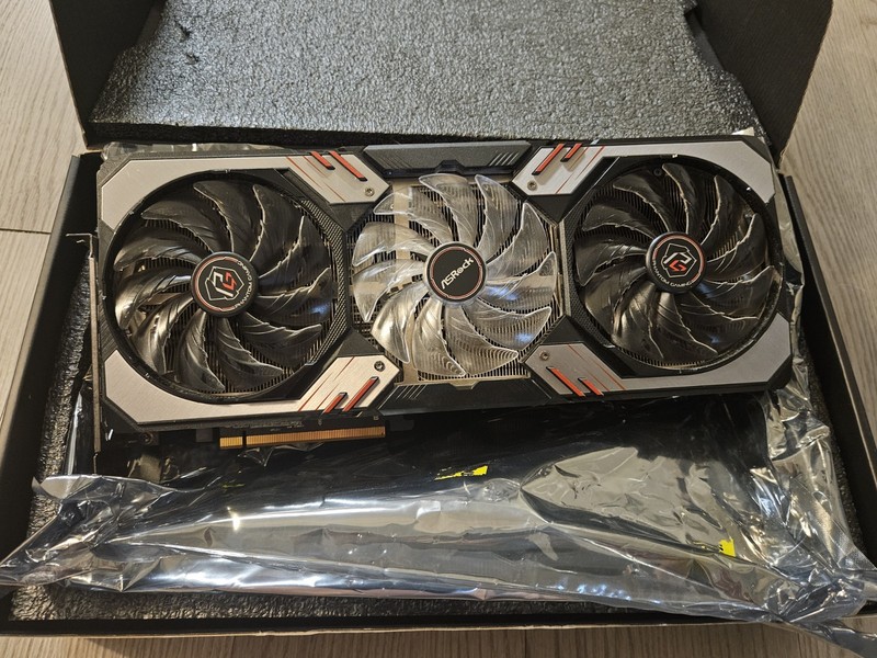 ASRock AMD Radeon RX 6800 XT Triple Fan w/ Heatsink PCIe x16 Multi-Monitor